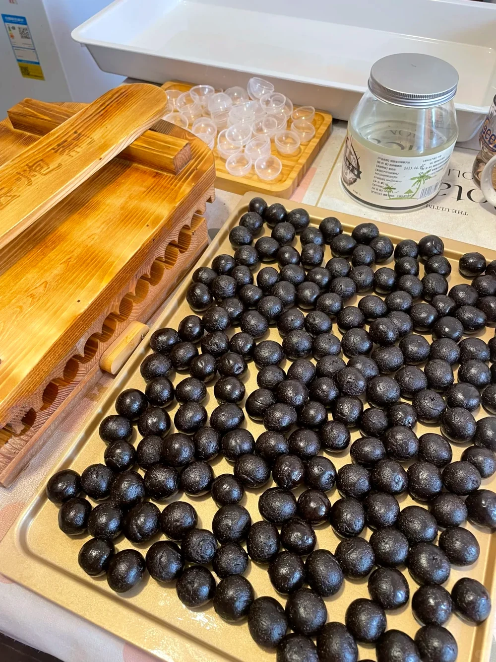 Tray of GUYUANTANG herbal pills